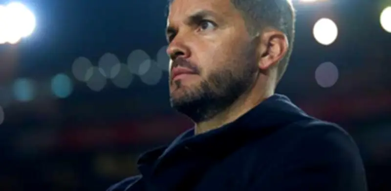 Acusan falsamente a Nicolás Larcamón de agresión vial en redes sociales