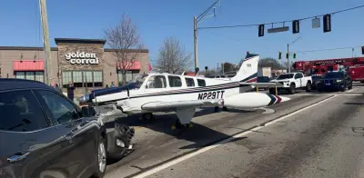 Aterrizaje de emergencia en avenida de Georgia: avioneta choca autos sin víctimas mortales