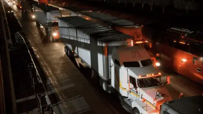 Autopista México-Querétaro colapsa por obras: viajes de 20 minutos ahora duran 2 horas