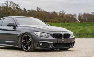 BMW llama a revisión mundial por riesgo de incendio en vehículos