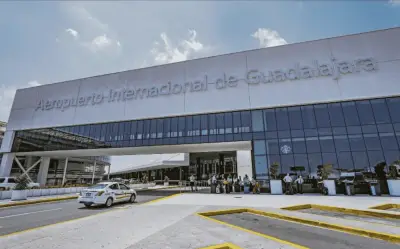 Caos aéreo en Guadalajara: Más de 50 vuelos cancelados por violencia en Jalisco