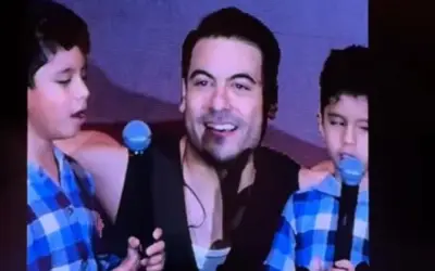 Carlos Rivera cumple sueño de gemelos invidentes 'Los Repetidos' en Querétaro