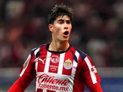 Chivas Llega Como Favorito al Clásico Nacional: La Hormiga Atómica y el Momento del Rebaño