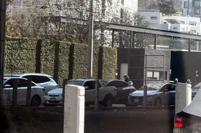 Choque en Av. Morones Prieto causa caos vial y extenso tapón en Monterrey