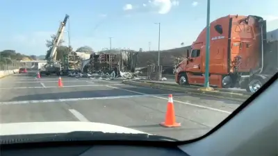 Cierre de Autopista Tepic-Guadalajara por Deslizamiento de Tierra Afecta Tránsito