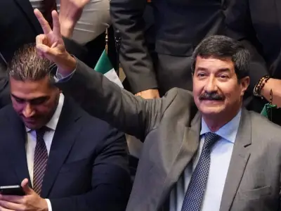 Corral defiende sobrerrepresentación de Morena mientras expertos denuncian distorsión electoral