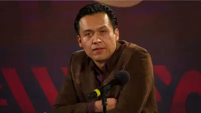 Desalojan con policías a Marx Arriaga de la SEP; reportan posible destitución