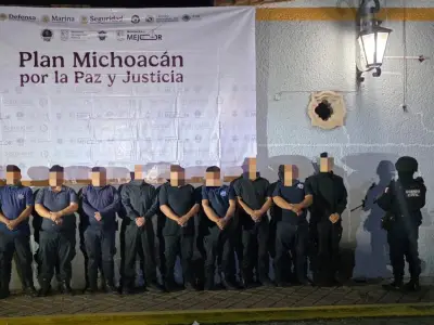 Detienen a director de policía municipal y 10 oficiales por nexos con CJNG en Michoacán