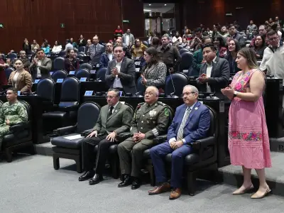 Diputado PAN provoca rechazo al elogiar mano dura de Calderón en Día del Ejército