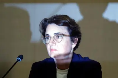 Directora del Museo del Louvre renuncia tras crisis institucional y acusaciones de mal manejo