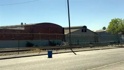 Encuentran restos humanos en maleta abandonada junto a vías del tren en México