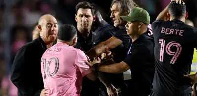 Escándalo en Puerto Rico: Guardia derriba a Messi tras invasión de fanáticos en amistoso