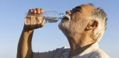 Expertos revelan claves para mantener autonomía en la vejez: movimiento e hidratación