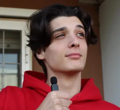 Fallece influencer Damiano Alberti a los 23 años tras batalla contra cáncer en la pierna