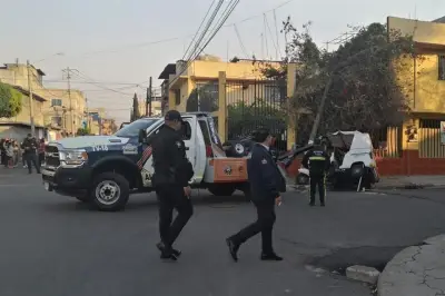 Fallece mototaxista en Neza tras violento choque con patrulla policial