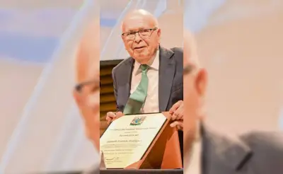 Gerardo Estrada recibe homenaje de la UNAM por 57 años de docencia y 50 de gestión cultural