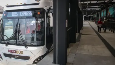 Guardia de seguridad del Mexibús golpea a adulto mayor en Tecámac; video capta agresión