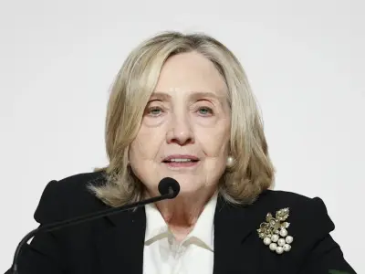 Hillary Clinton niega conocer a Epstein y acusa a republicanos de encubrir a Trump