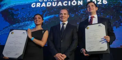 Hospital Ángeles celebra graduación de residentes y otorga becas de excelencia médica