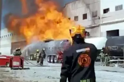 Incendio en planta de Apodaca: Pipa de gas explota dentro de empresa industrial