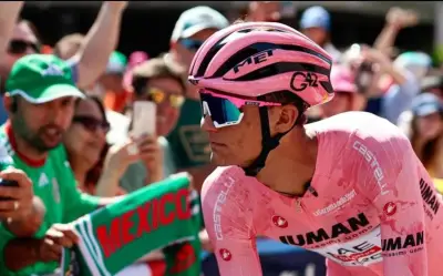 Isaac del Toro Acecha al Líder en el Tour de Emiratos Árabes a 21 Segundos