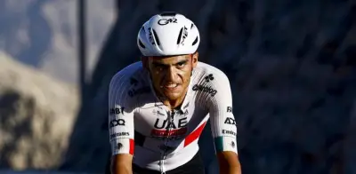 Isaac del Toro enfrenta etapa crucial en UAE Tour: 166 km llanos antes del ascenso final