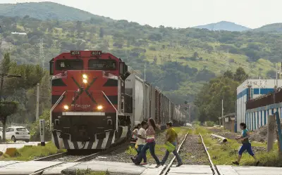 Jalisco y Federación sellan alianza para impulsar el tren México-Guadalajara
