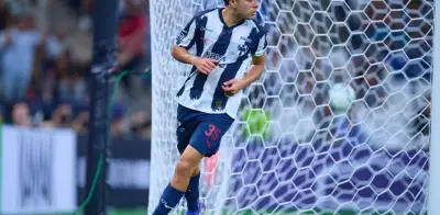 Íker Fimbres lidera a Monterrey: ¿Merece ya la titularidad tras su brillantez?