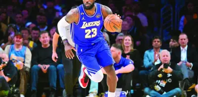 LeBron James, a los 41 años, establece récord histórico de triple doble en la NBA