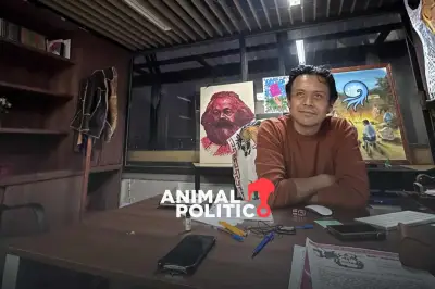 Marx Arriaga, destituido de la SEP, abandona oficinas tras atrincheramiento