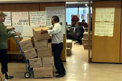 Marx Arriaga Niega Estar Atrincherado y Vacia Oficina en la SEP