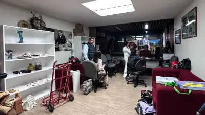 Marx Arriaga se niega a abandonar su oficina en la SEP tras destitución, exige documento oficial