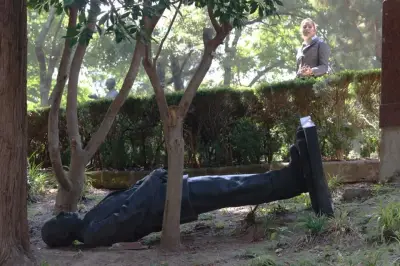 Olvida Los Pinos: Calderón enfrenta juicio por piso de lujo en residencia oficial