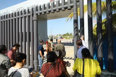 Padres recorren refinería Dos Bocas tras llamado de Sheinbaum; mantienen exigencia de reubicación escolar