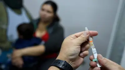 Pediatra insta al uso de cubrebocas en niños ante repunte de sarampión en México