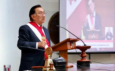 Perú: Nuevo Presidente Interino Garantiza Transición Pacífica Hasta Elecciones de Abril