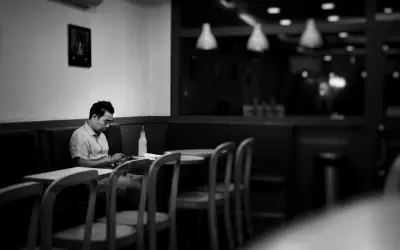 ¿Pocos amigos? La psicología revela que la calidad importa más que la cantidad