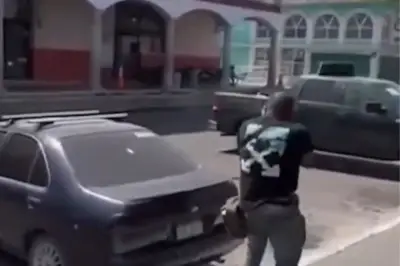 Rafaguean Ayuntamiento de Jiquilpan tras caída de 'El Mencho'; hay 2 muertos