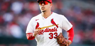 Ramón Urías regresa a Grandes Ligas con los Cardenales de San Luis