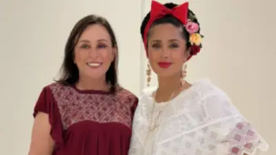 Salma Hayek promueve producción del Golfo de México en Veracruz vestida de jarocha