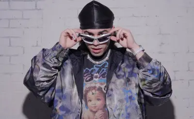 Sour, hijo de Yandel, busca su propio camino musical con 'rabia' y fusión de géneros