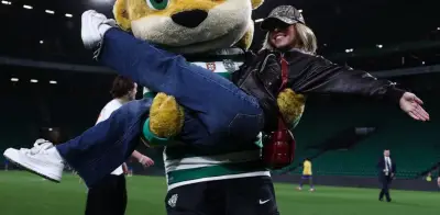 Sydney Sweeney sorprende en Portugal dominando el balón en el estadio del Sporting