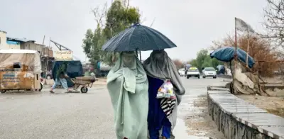 Talibán legaliza golpes a esposas e hijos en Afganistán; activistas denuncian retroceso