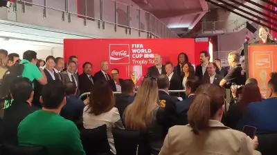 Trofeo de la Copa Mundial llega a Guadalajara; autoridades afirman que 'México está en paz'