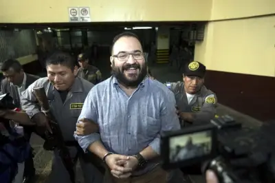 Vinculan a proceso a Javier Duarte por presunto desvío de 5 millones de pesos