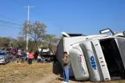 Accidentes de tráileres con ayuda humanitaria en Nuevo León dejan pérdidas millonarias