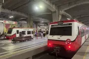 Alumnos del Edomex acaparan el Tren Suburbano, afectando a usuarios regulares