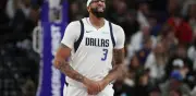 Anthony Davis sufre grave lesión en la mano; futuro con Dallas Mavericks en duda