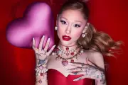 Ariana Grande Invita a Disfrutar San Valentín con Piezas de Lujo Exclusivas