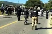Ataque a balazos contra policías tras desalojo en vía de Chiapas